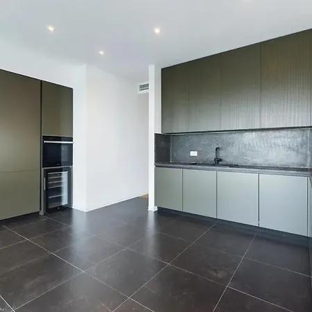 One Tower Apartment *